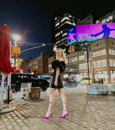 Candice King 最高のポルノスター 写真