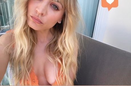 フィットネスベイビーオンリーファンズ ホットセックス 写真