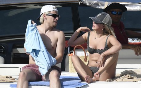 熟女オーガズムオンリーファンズ ホットポルノ 写真