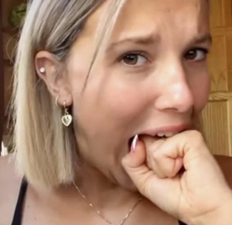 妊娠中のオンリーファンズ アートヌード 画像