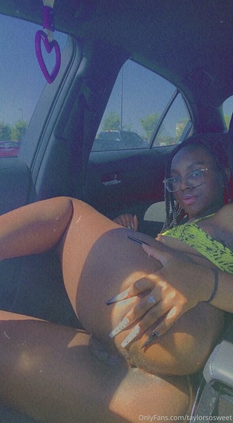 itstaylor official ヌードモデル ギャラリー