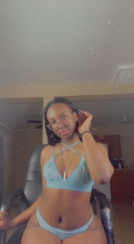 itstaylor official 女優 写真