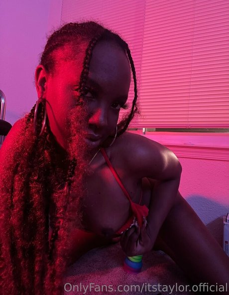 巨乳カップルオンリーファンズ 可愛い 画像