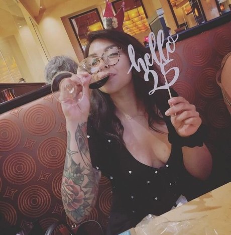 Aileen Senpai ポルノスター xxx ギャラリー