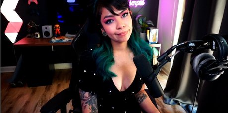 切断者オンリーファンズ ホットヌード 写真