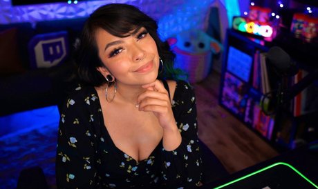 Aileen Senpai ヌードスター 写真