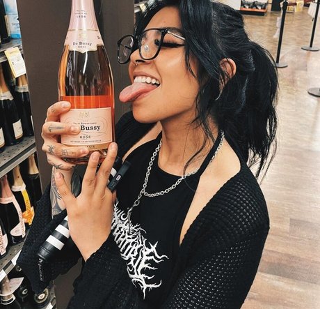 Aileen Senpai ポルノスター 可愛い 画像