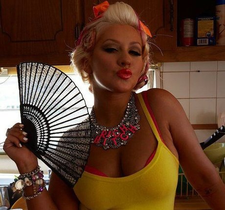 アジアンシスターオンリーファンズ ホットヌード 写真