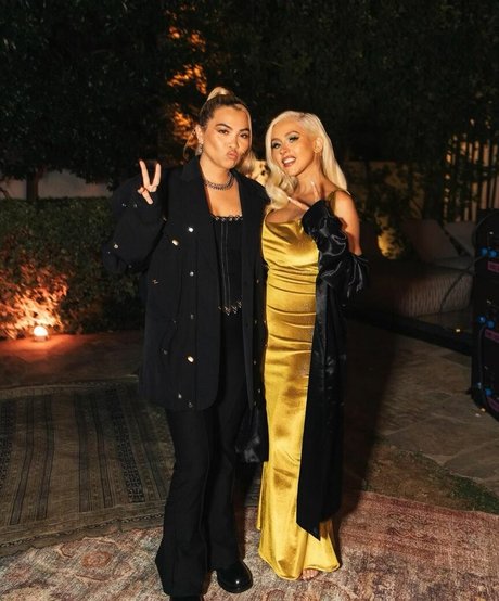 ヨガインストラクターオンリーファンズ アートヌード アーカイブ