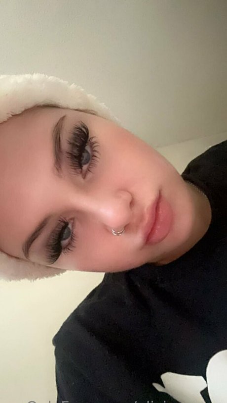 スキニーモデルオンリーファンズ 無料xxx 画像