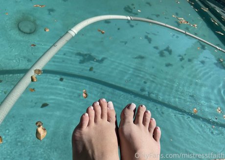 mistresstfaith 裸のモデル 画像