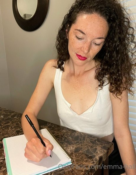 Emma Hall アート女優 写真