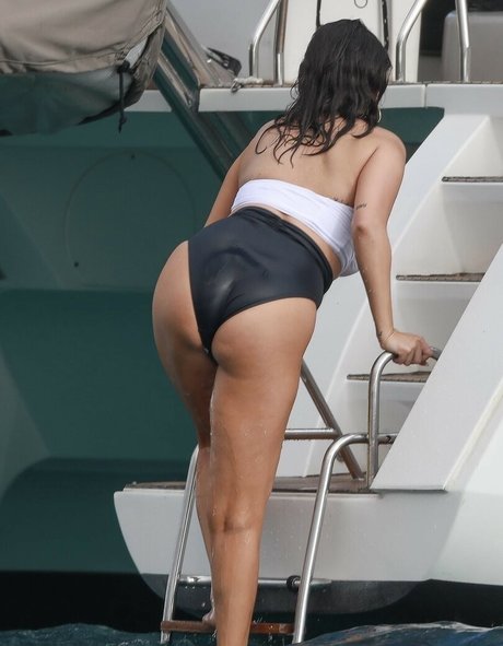 セクシーなブルネットのオンリーファンズ アダルト 画像