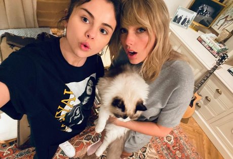 乳首オーガズム オンリーファンズ エロチック 写真