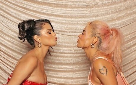 アナル乱交オンリーファンズ セックス 写真