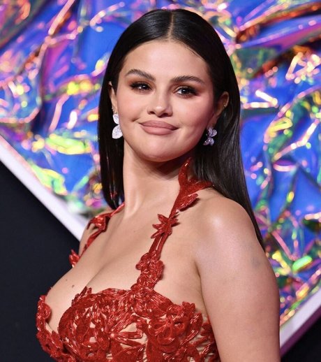 巨乳タトゥーオンリーファンズ ポルノ 写真