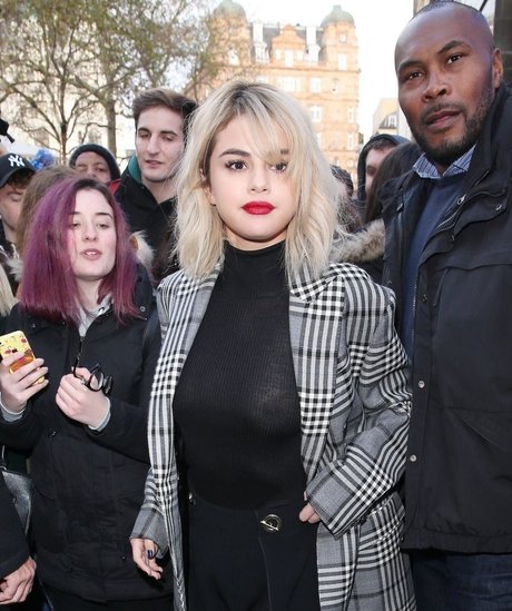 尖ったおっぱいオンリーファンズ 限定 画像