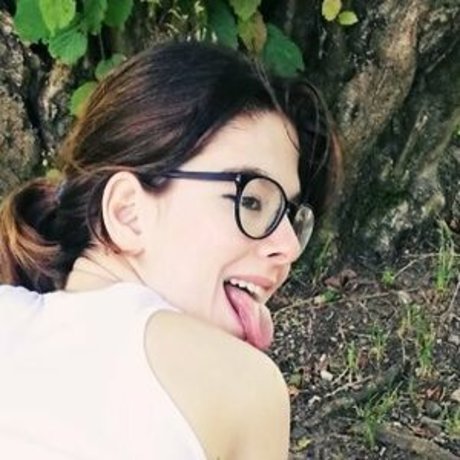 イギリスのおばあちゃんオンリーファンズ アートヌード 写真