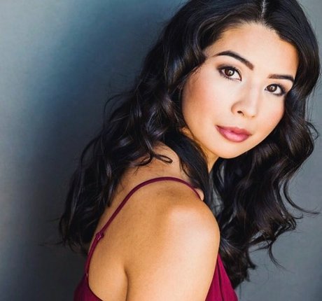 キャンプ オンリーファンズ セクシー裸 画像