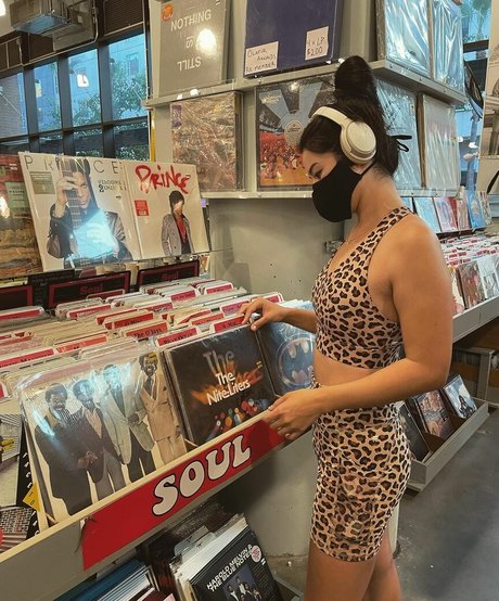 CarolineKwan セクシーなポルノスター ギャラリー