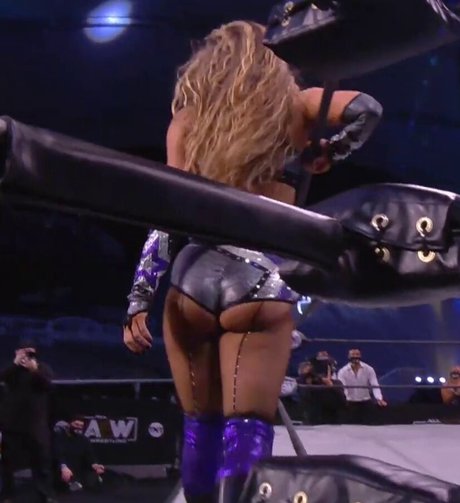 熟女のおっぱいオンリーファンズ ポルノ ギャラリー