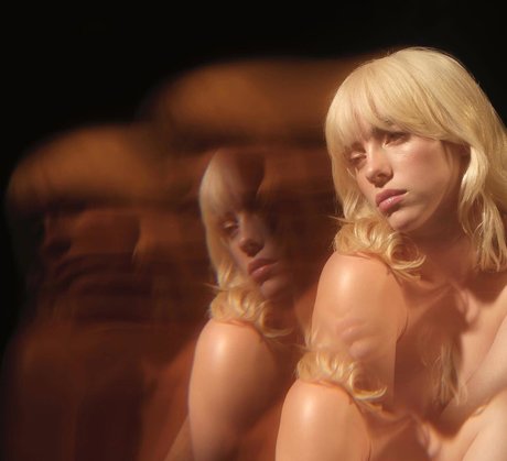 巨乳オナニーオンリーファンズ 美しいヌード 画像