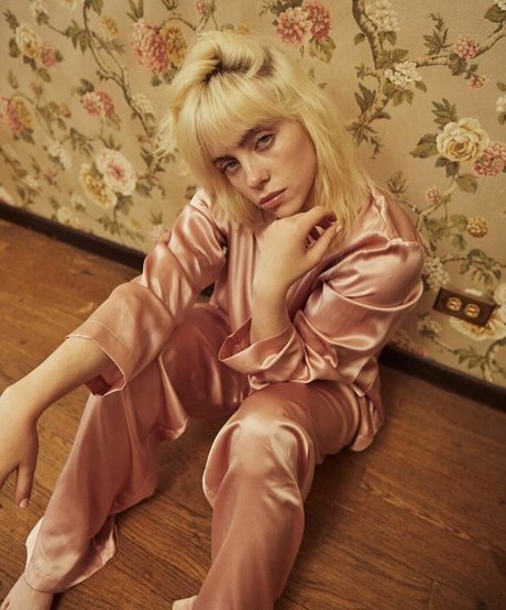 お尻を広げるオンリーファンズ ホットヌード 写真