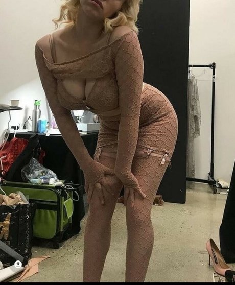 曲線美の女の子オンリーファンズ 可愛い ギャラリー