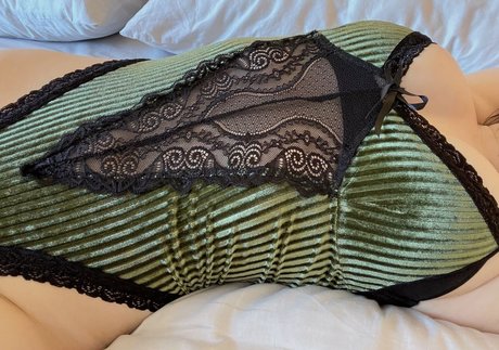 巨乳ジムオンリーファンズ 美しい裸 画像