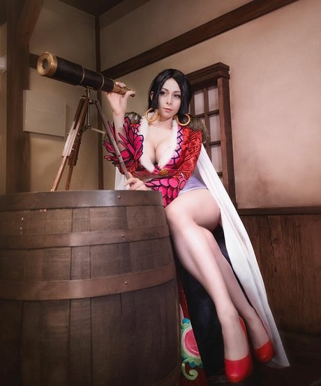 Yuriko Tiger 裸のポルノスター 写真