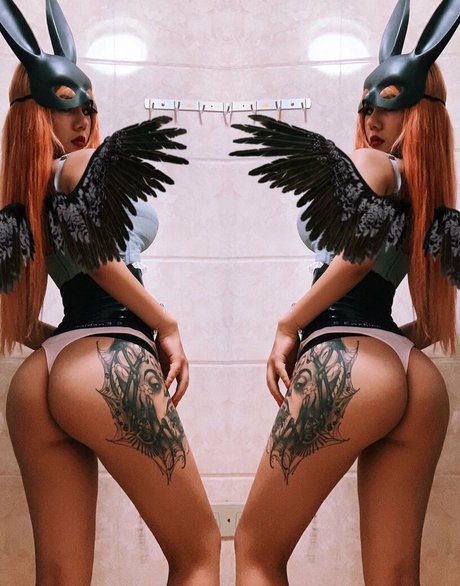 裸の女の子オンリーファンズ 美しいポルノ 写真