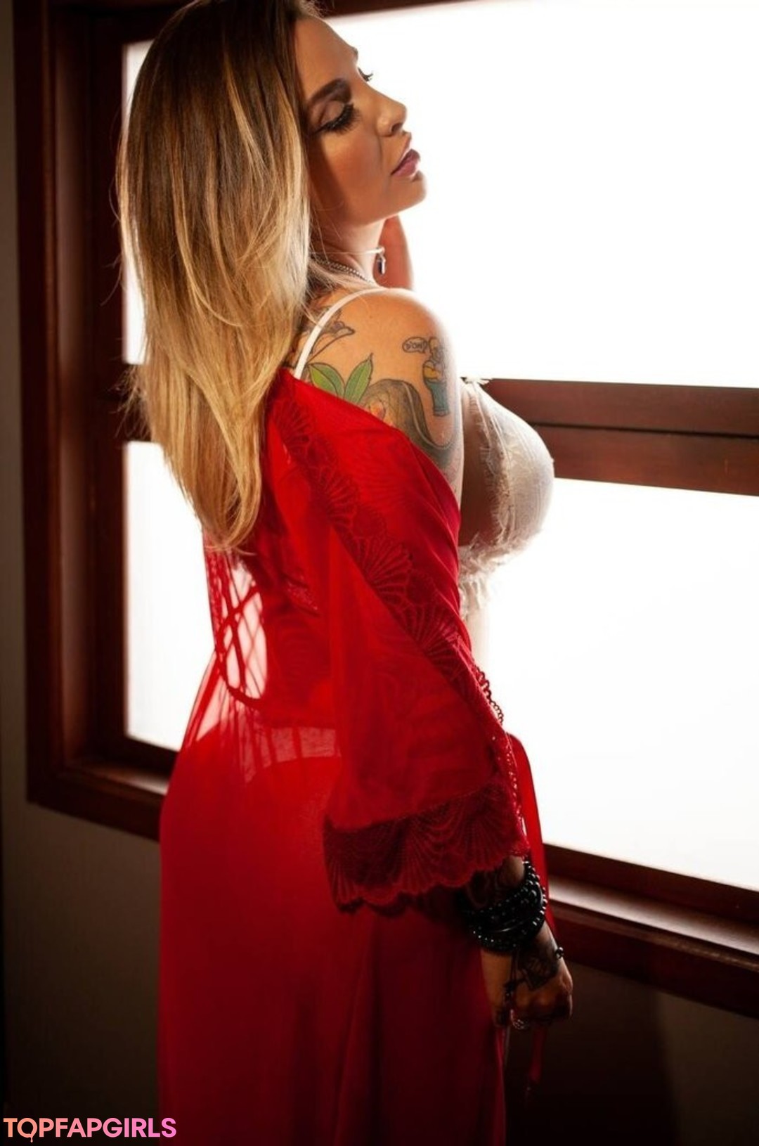 Clara Aguilar 写真集