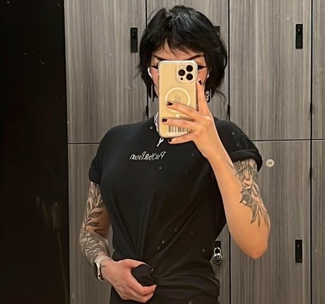 Redroomromance 裸のスター 写真