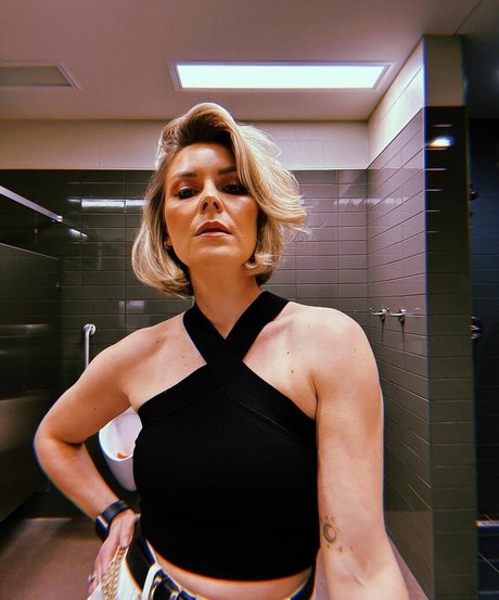 異人種間XXX オンリーファンズ アート裸 画像