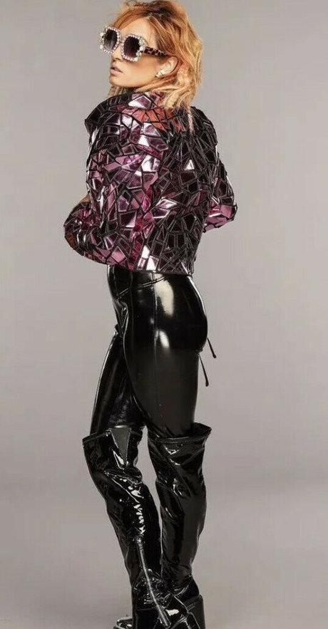 ヌード妻オンリーファンズ えろ 写真