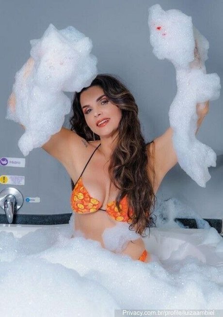 ブロンドのお尻オンリーファンズ アート裸 写真