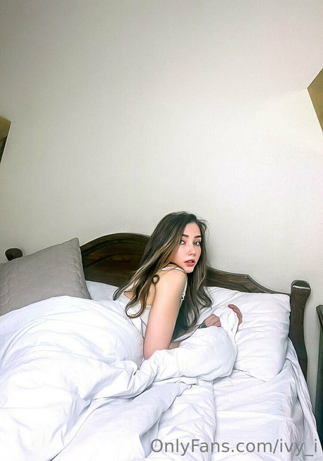 曲線美のブロンドオンリーファンズ エロチック ギャラリー