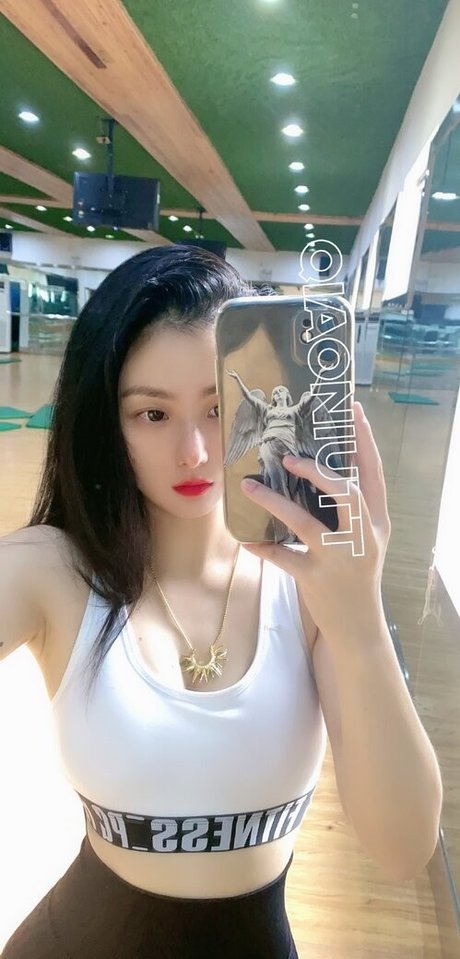 QiaoniuTT エロティックなスター 写真