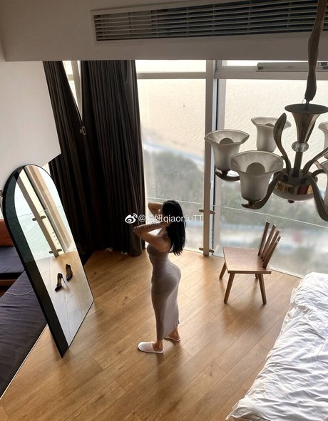 金髪の小人オンリーファンズ ホットセックス 写真