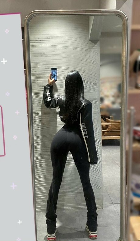 弁護士オンリーファンズ アートヌード 写真