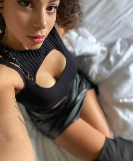 シャワー3P オンリーファンズ ヌード アーカイブ