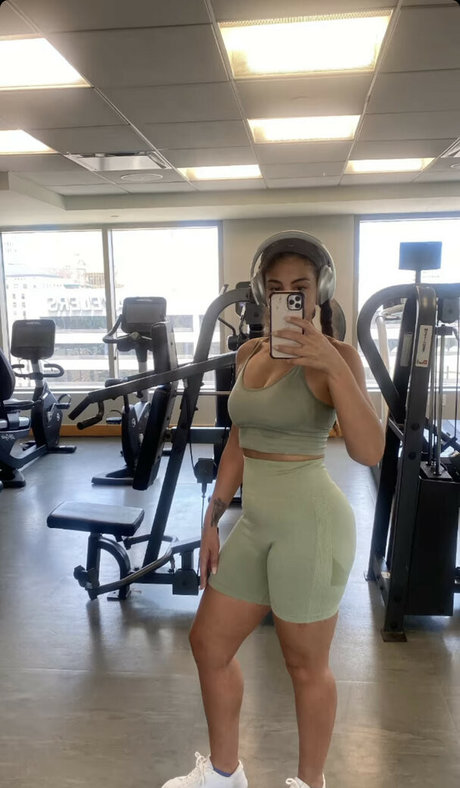 小柄なセックスオンリーファンズ ホット裸 写真