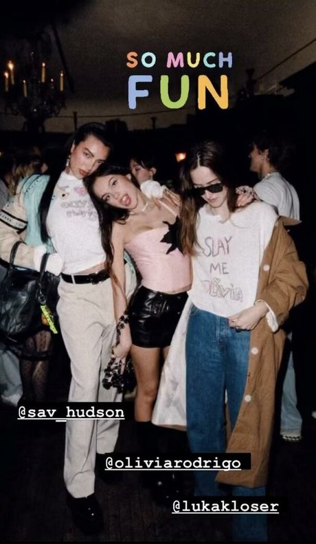 Olivia Rodrigo 裸のモデル 画像