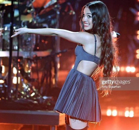 Olivia Rodrigo 裸モデル 写真