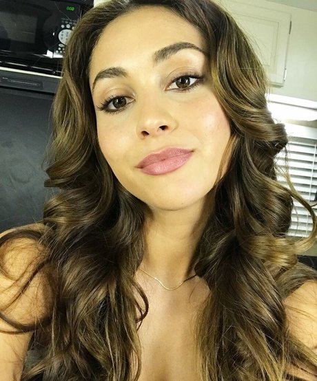 Lindsey Morgan ヌード女優 写真