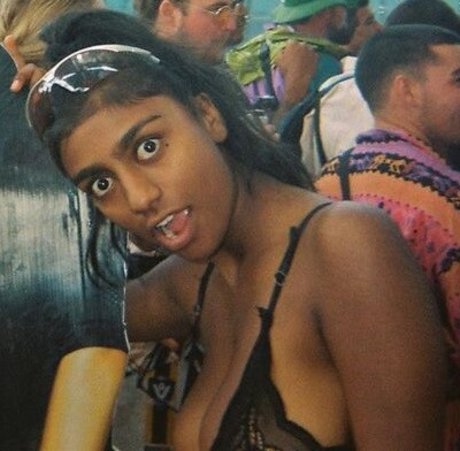 超デブおばあちゃんオンリーファンズ アートヌード 画像