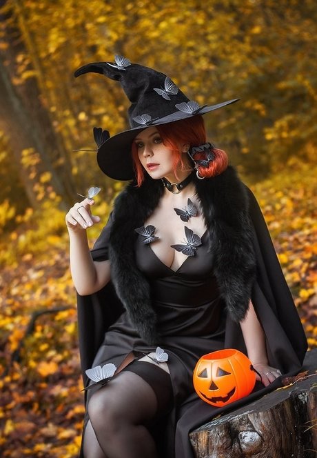 曲線美のランジェリーオンリーファンズ エロチック ギャラリー