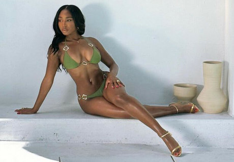 レズビアン乱交オンリーファンズ 無料 写真