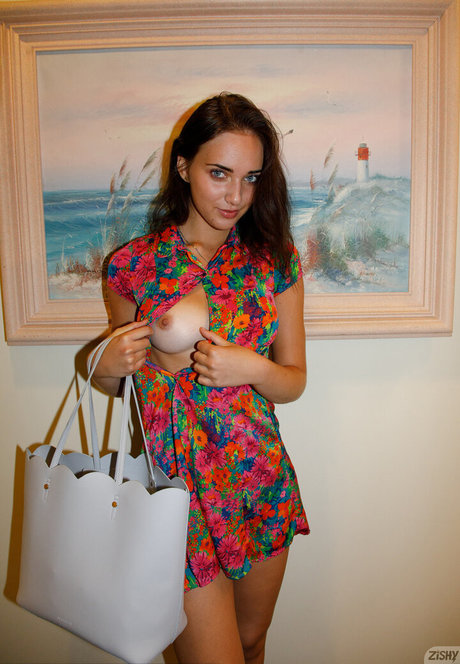 女性インフルエンサーオンリーファンズ アダルト 画像