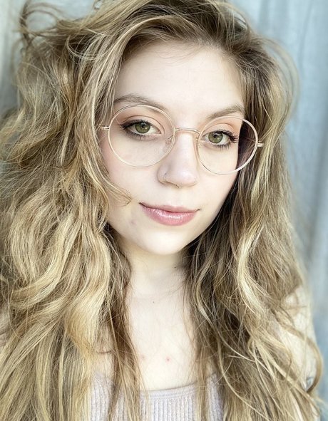 巨乳カップルオンリーファンズ 限定 画像